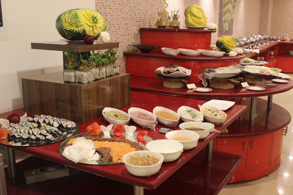 Xenious World Square Hotel Ghaziabad Eksteriør bilde