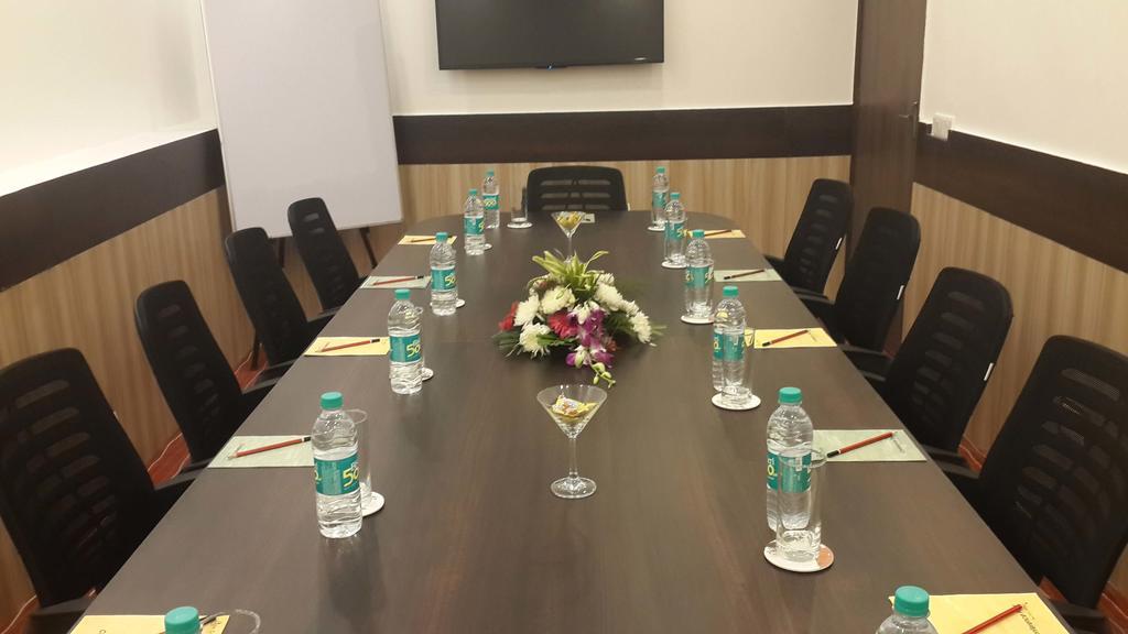 Xenious World Square Hotel Ghaziabad Eksteriør bilde