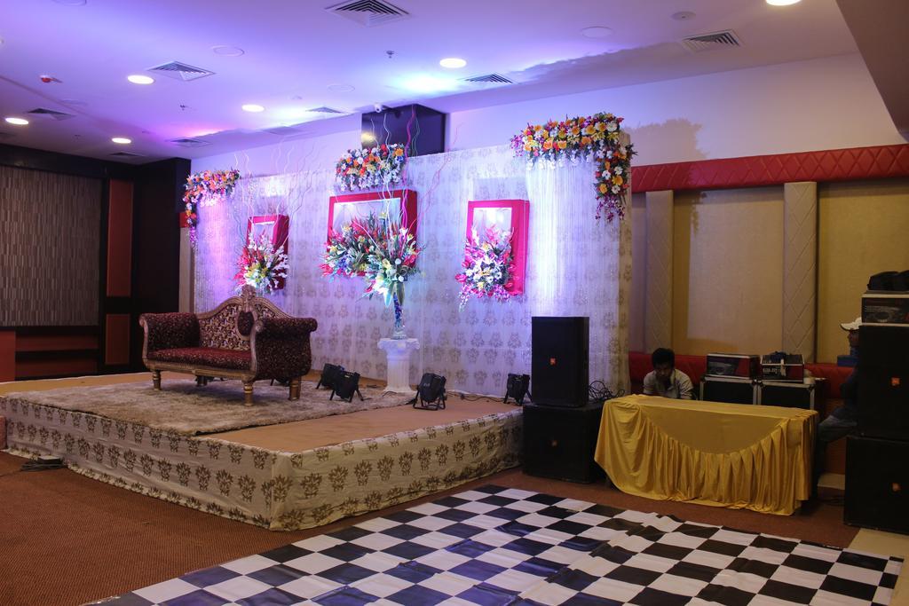 Xenious World Square Hotel Ghaziabad Eksteriør bilde