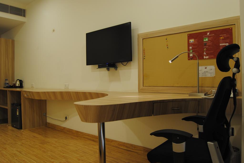 Xenious World Square Hotel Ghaziabad Eksteriør bilde