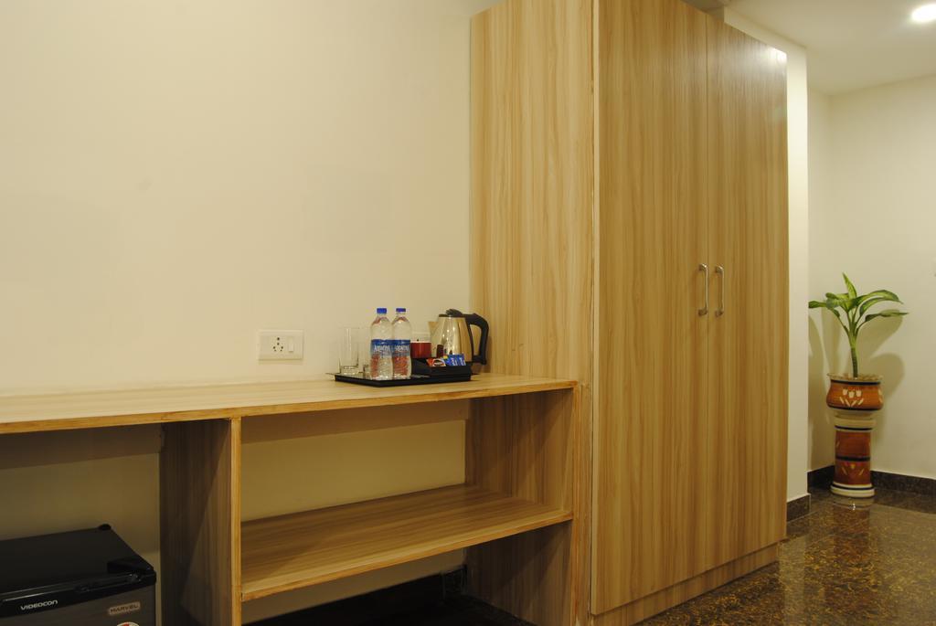 Xenious World Square Hotel Ghaziabad Eksteriør bilde