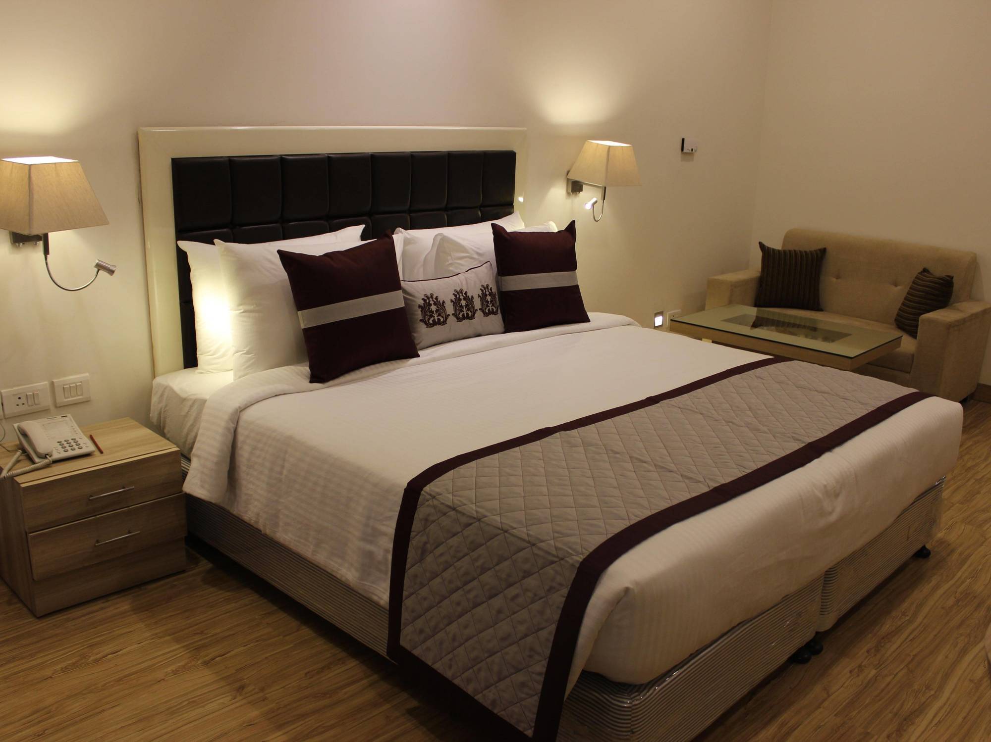Xenious World Square Hotel Ghaziabad Eksteriør bilde