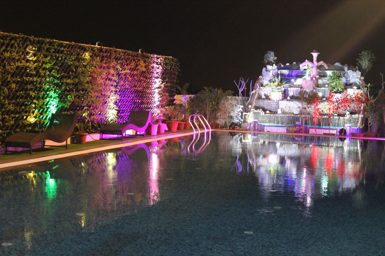 Xenious World Square Hotel Ghaziabad Eksteriør bilde